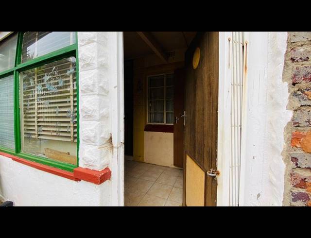 3 BEDROOM HOUSE FOR SALE IN BEZUIDENHOUT VALLEY